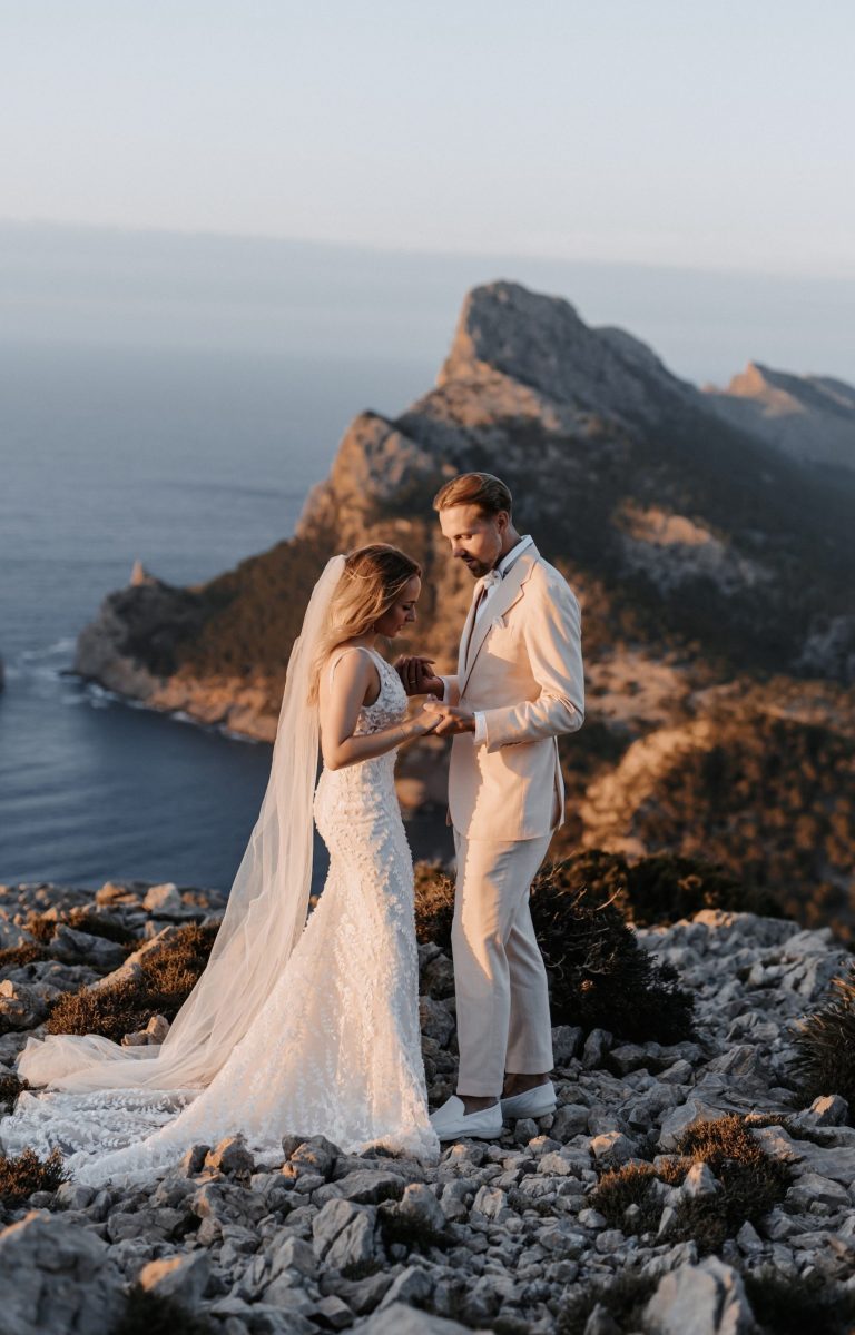 mallorca wedding shoot on the cliffs