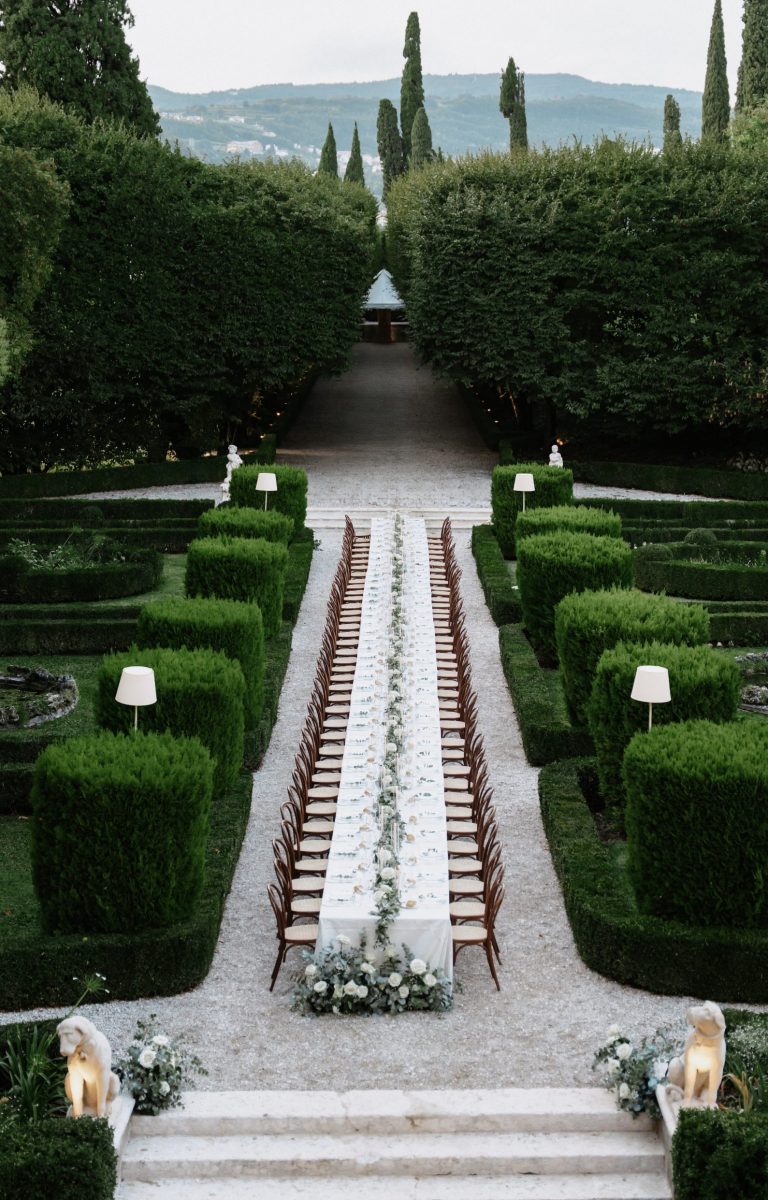 dinner table italy wedding