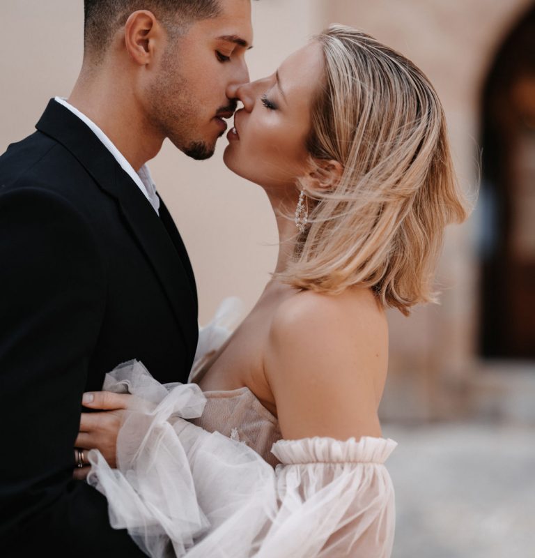 Braut Mallorca küsst sichh